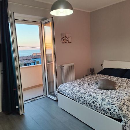 Sunset Beach 피우미치노 외부 사진